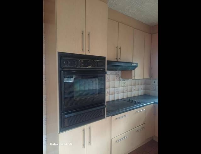 6 BEDROOM HOUSE FOR SALE IN BIRCHLEIGH NORTH